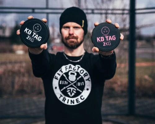Dva KB TAGy – černý a růžový