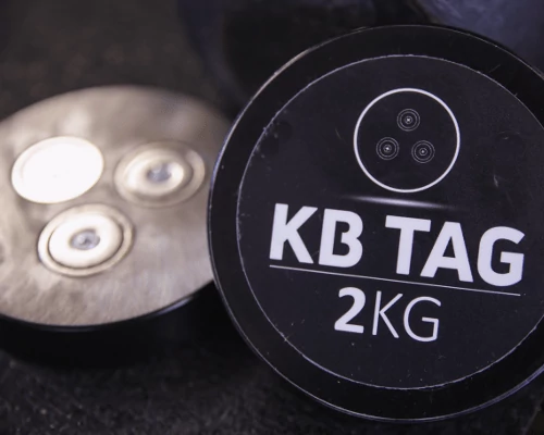 KB TAG 2 kg – přední strana a magnety